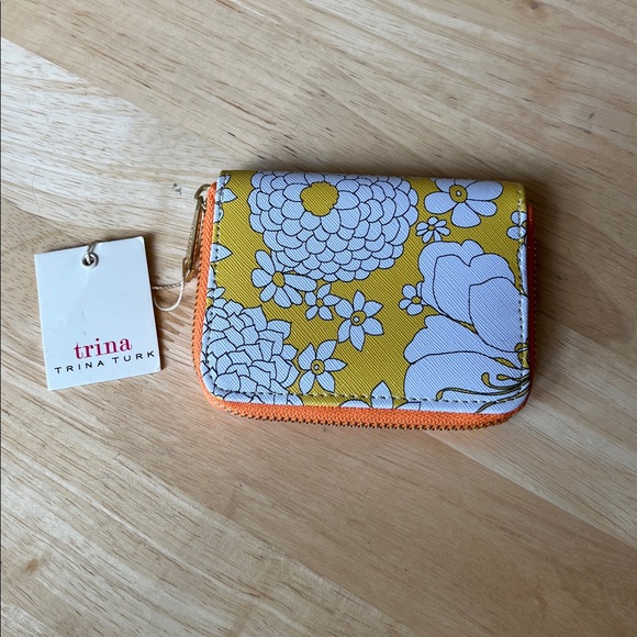 NWT Trina Turk Yellow and White Compact Wallet - Picture 1 of 7